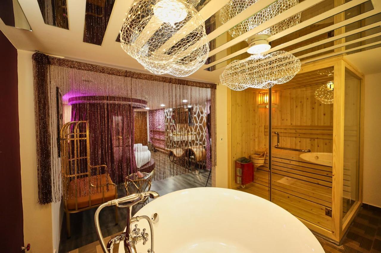 Eros Hotel - Love Hotel Хошимин Екстериор снимка