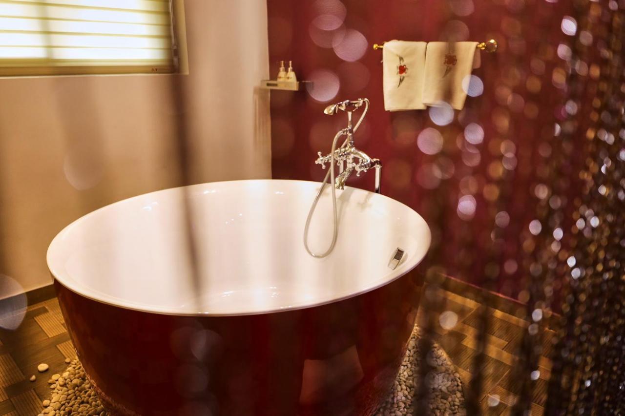 Eros Hotel - Love Hotel Хошимин Екстериор снимка